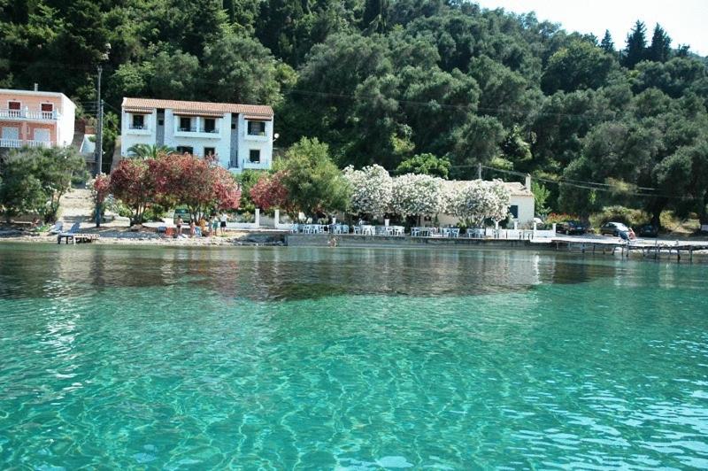 Akrogiali Rooms Mpoukaris Bagian luar foto