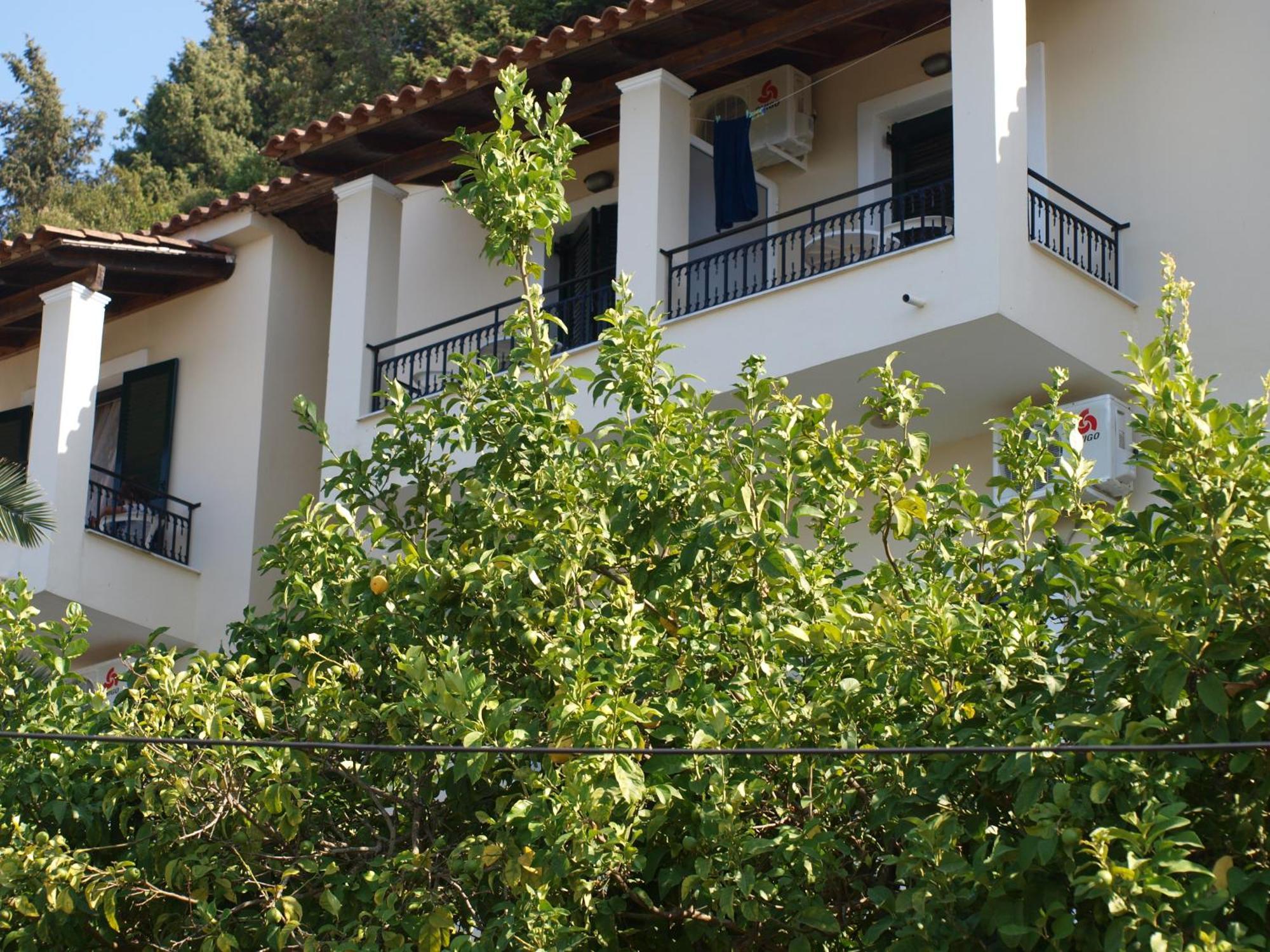 Akrogiali Rooms Mpoukaris Bagian luar foto