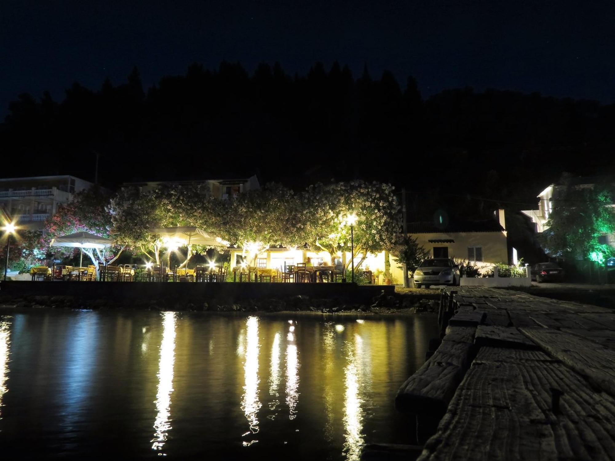 Akrogiali Rooms Mpoukaris Bagian luar foto