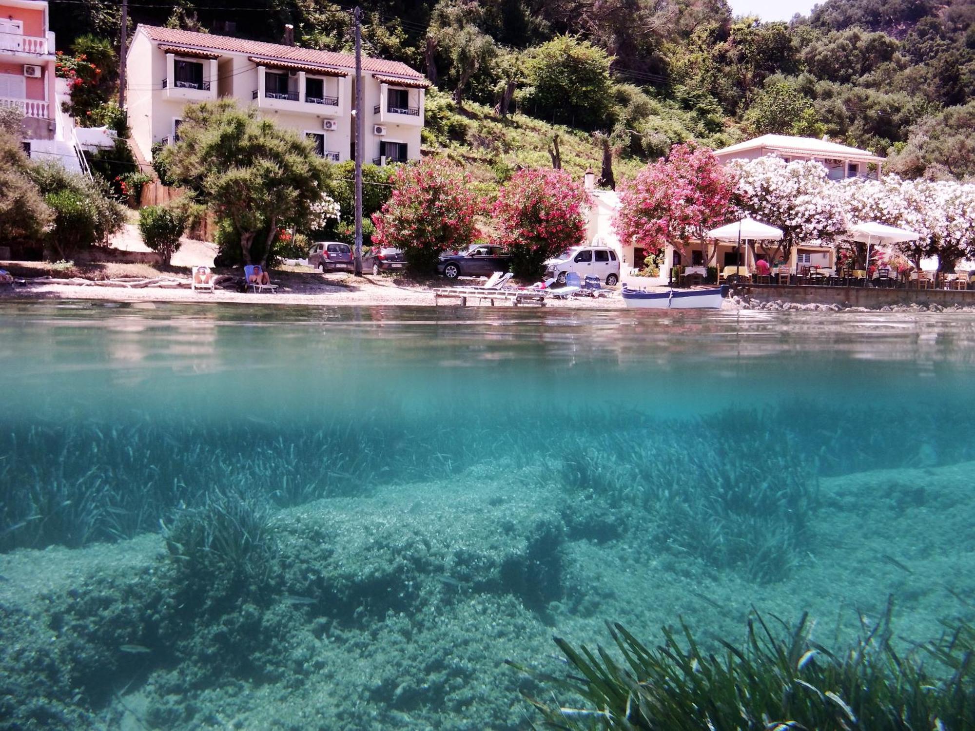 Akrogiali Rooms Mpoukaris Bagian luar foto