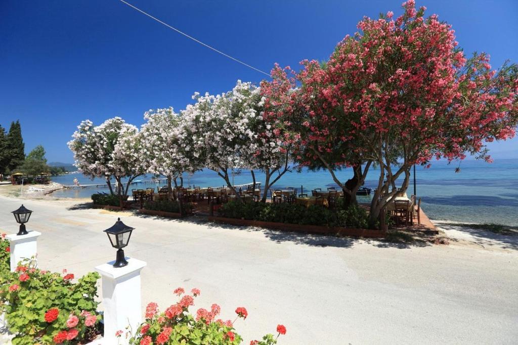 Akrogiali Rooms Mpoukaris Bagian luar foto